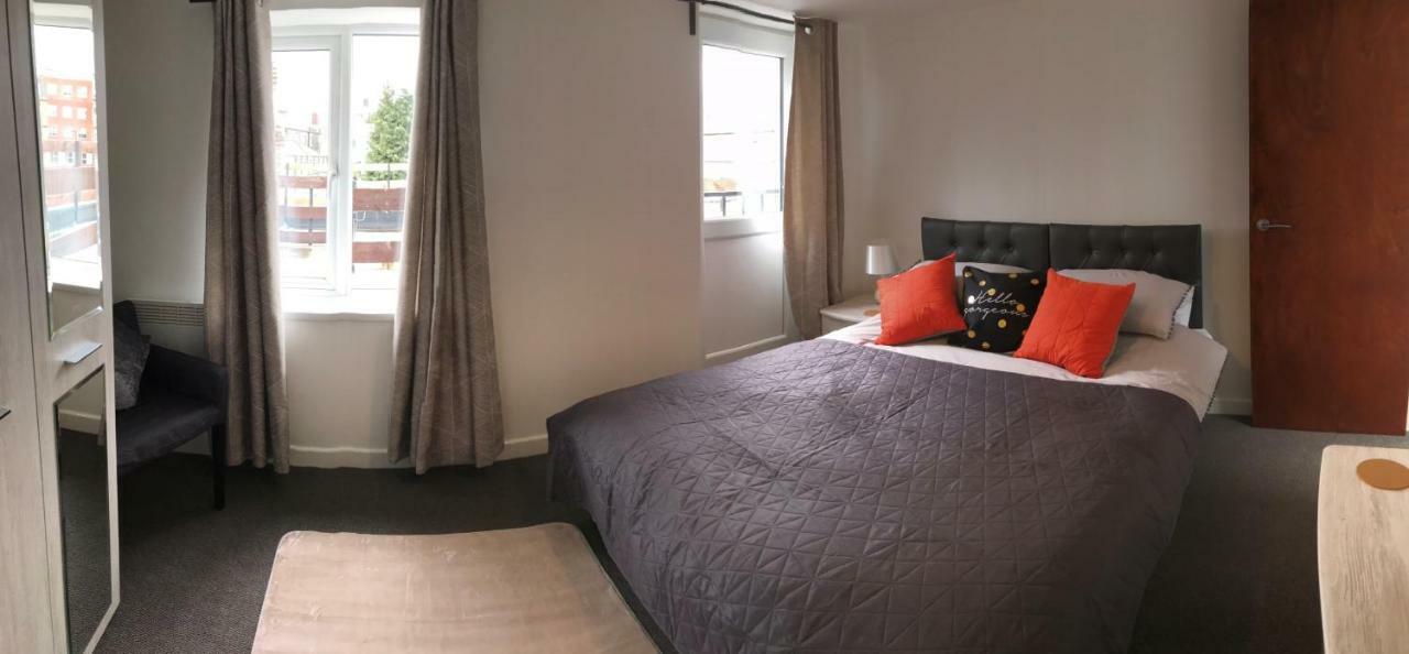 2 Bed Apartment With 2 Ensuites-Near Train Station /Mayflower /City Саутгемптон Екстер'єр фото